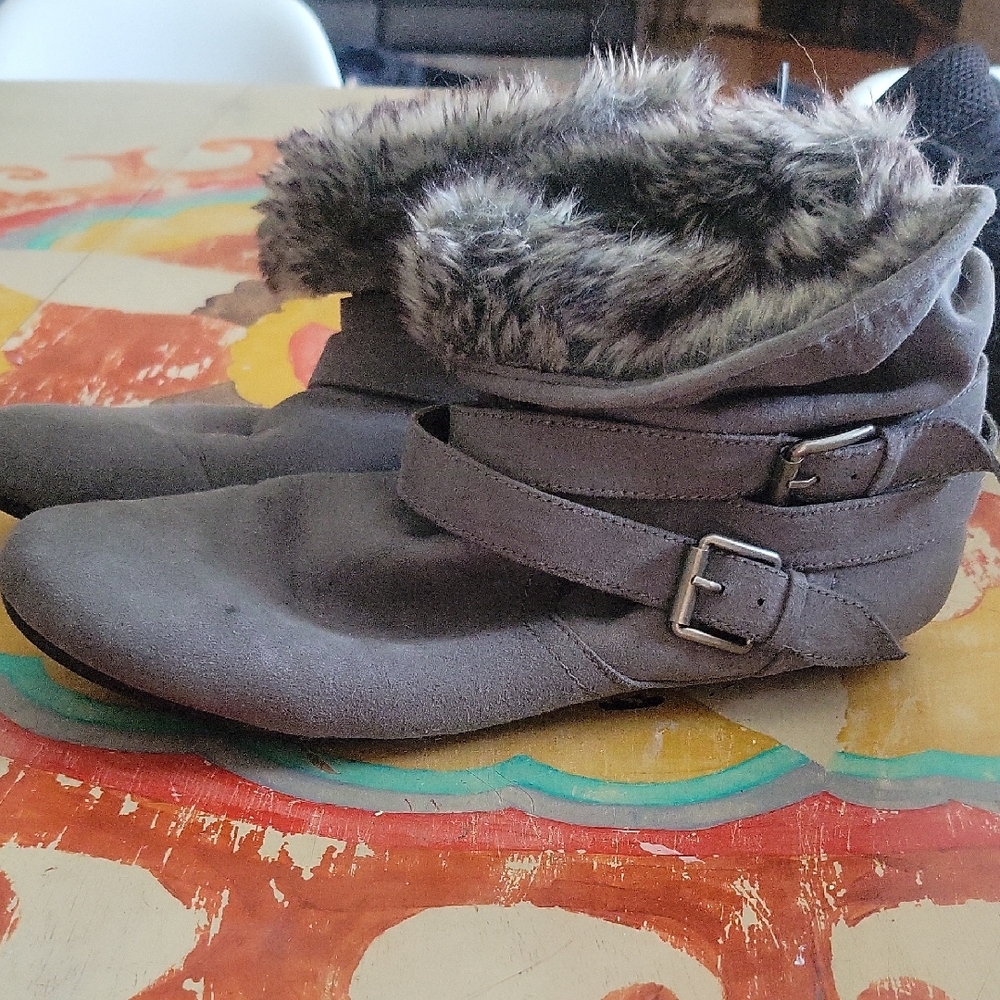 Report Gray Buckle Women's Winter Boots